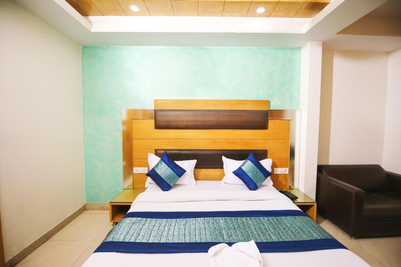 Hotel Lav Kush Deluxe " 3 Min Walking From New Delhi Railway Station " Экстерьер фото