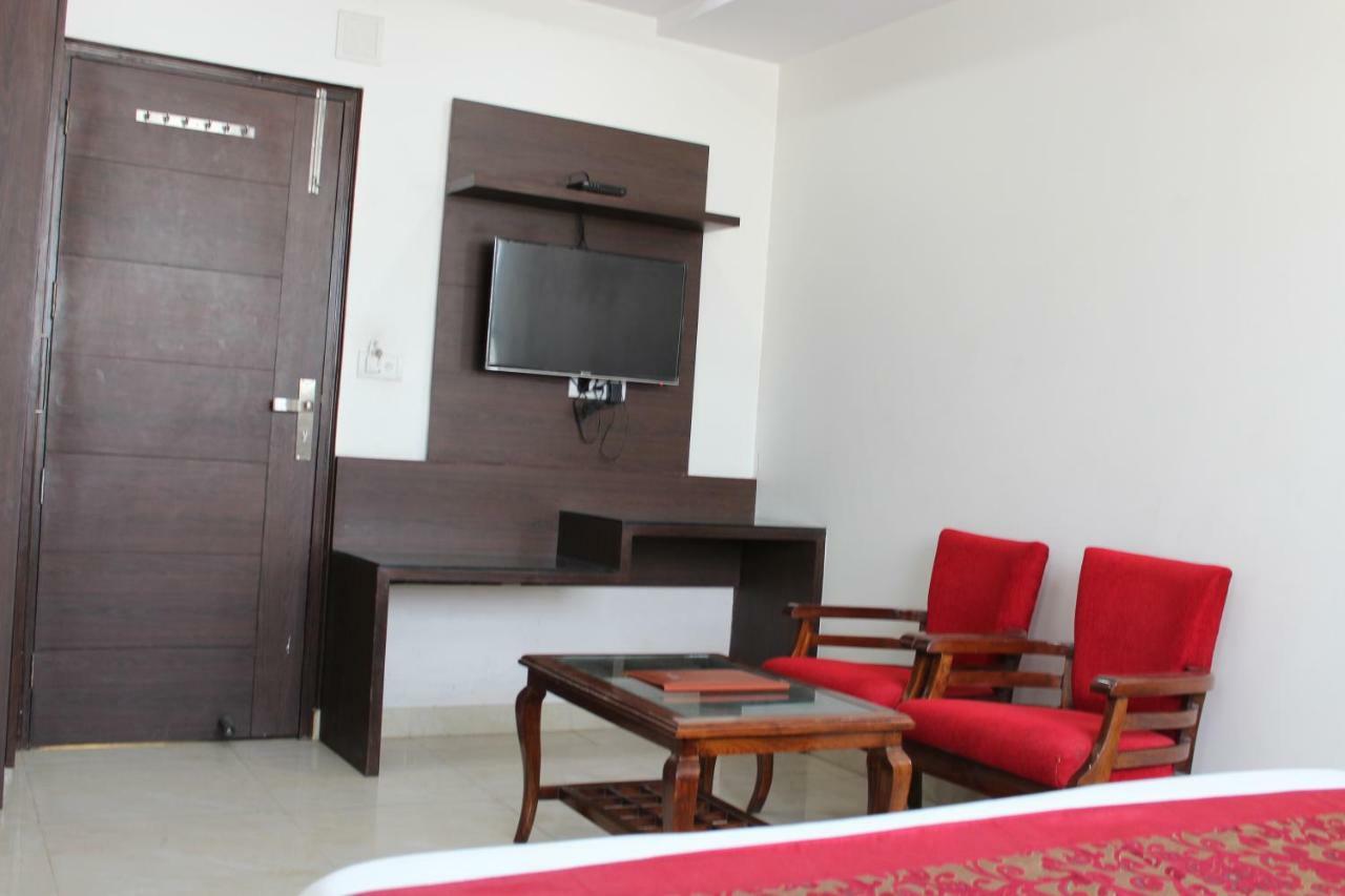 Hotel Lav Kush Deluxe " 3 Min Walking From New Delhi Railway Station " Экстерьер фото
