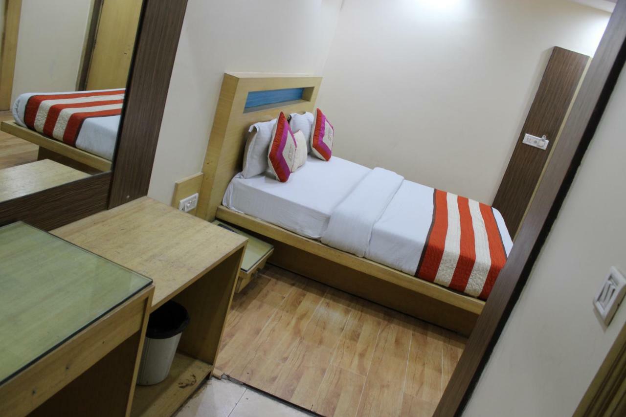 Hotel Lav Kush Deluxe " 3 Min Walking From New Delhi Railway Station " Экстерьер фото