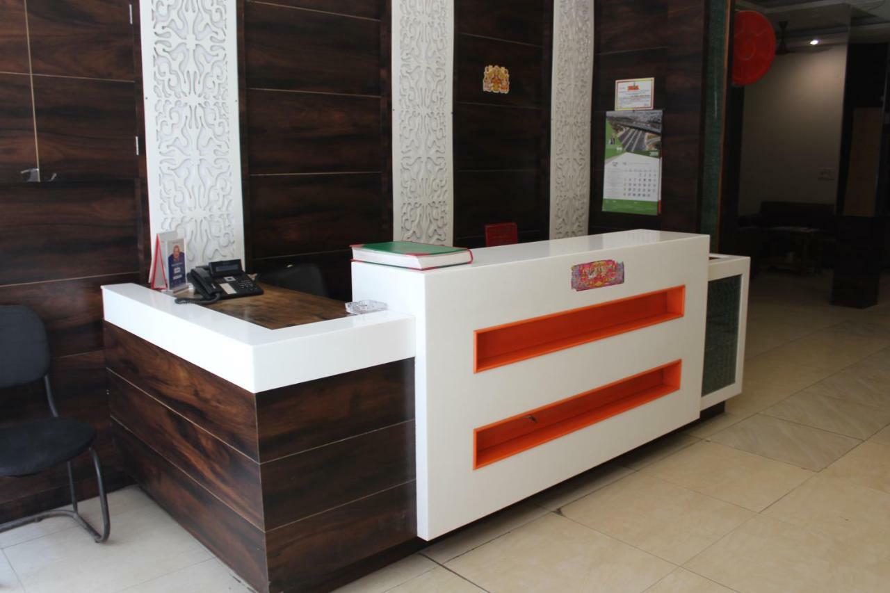 Hotel Lav Kush Deluxe " 3 Min Walking From New Delhi Railway Station " Экстерьер фото