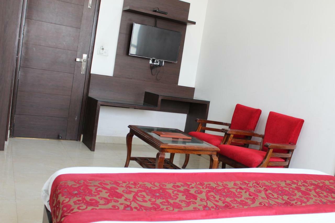 Hotel Lav Kush Deluxe " 3 Min Walking From New Delhi Railway Station " Экстерьер фото