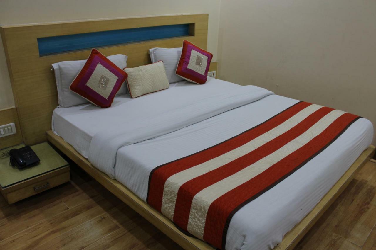 Hotel Lav Kush Deluxe " 3 Min Walking From New Delhi Railway Station " Экстерьер фото
