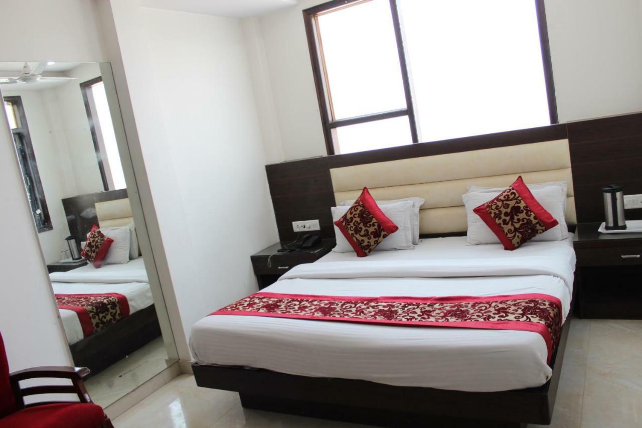 Hotel Lav Kush Deluxe " 3 Min Walking From New Delhi Railway Station " Экстерьер фото