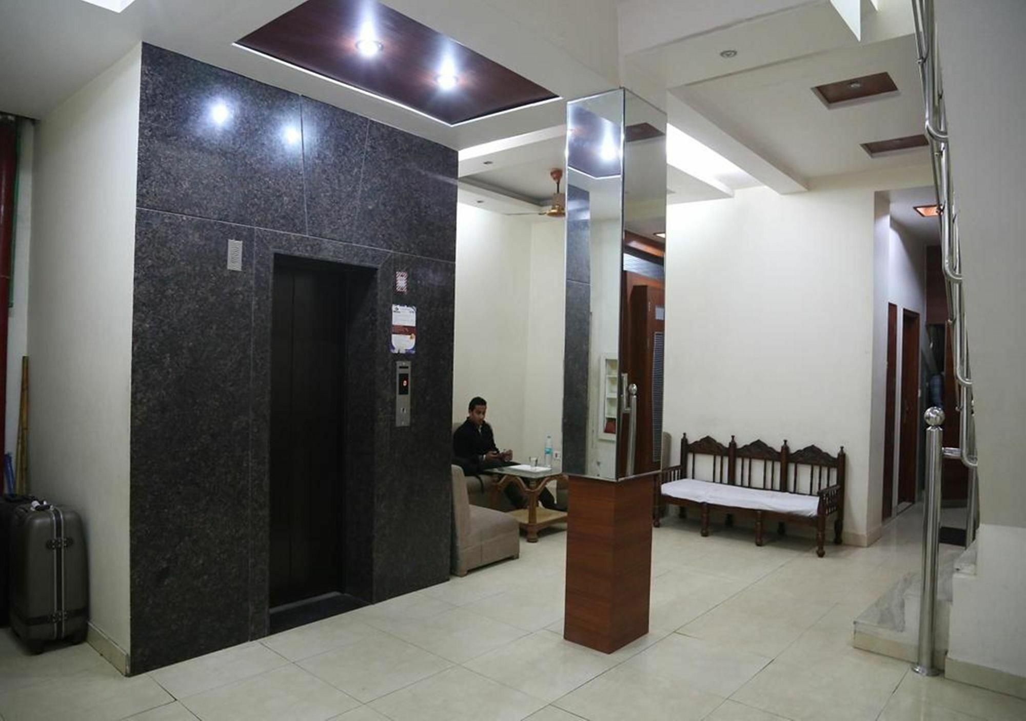 Hotel Lav Kush Deluxe " 3 Min Walking From New Delhi Railway Station " Экстерьер фото
