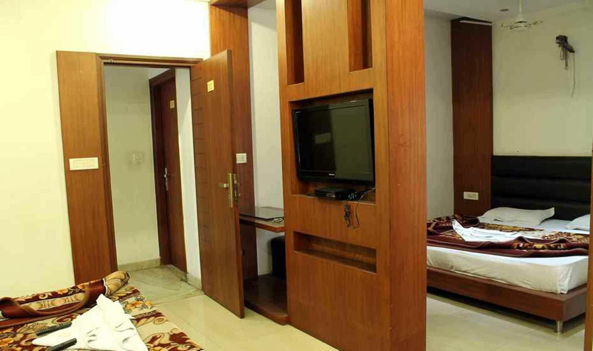 Hotel Lav Kush Deluxe " 3 Min Walking From New Delhi Railway Station " Экстерьер фото